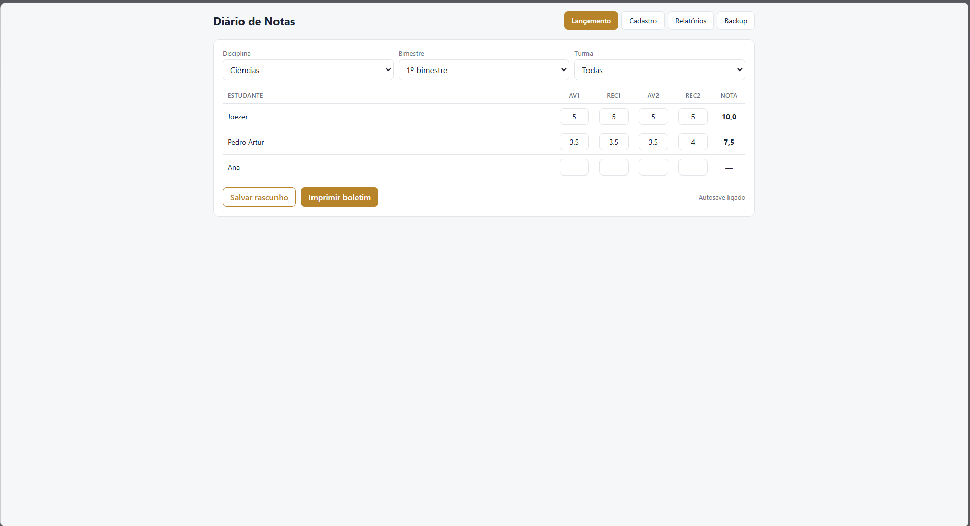 Tela de lançamento de notas com médias calculadas ao vivo